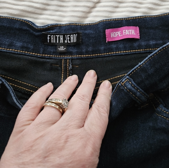 FAITH JEANS Women's Blue Jeans. Size 14 - Picture 3 of 7